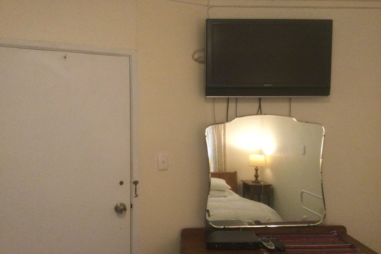 Photo of property in 2 Geoffrey Road, Torbay, Auckland, 0630