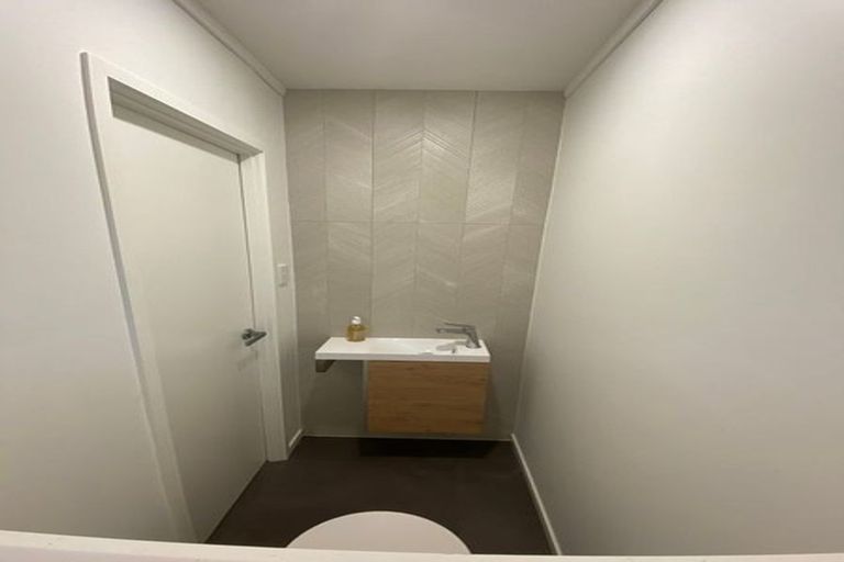 Photo of property in 1/5 Strid Road, Te Atatu South, Auckland, 0610