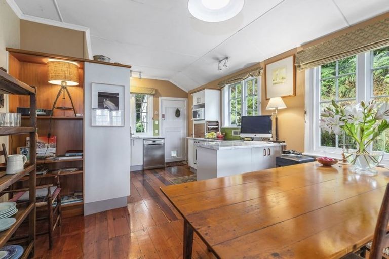 Photo of property in 51 Northland Road, Northland, Wellington, 6012