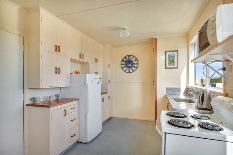 Photo of property in 19 Marine Parade South, Foxton Beach, Foxton, 4815