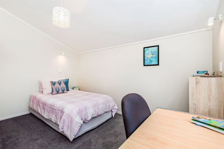 Photo of property in 21 Deanna Drive, West Harbour, Auckland, 0618