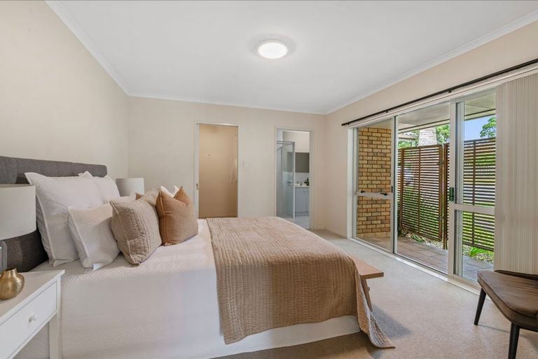 Photo of property in 22 Vanderbilt Parade, Albany, Auckland, 0632