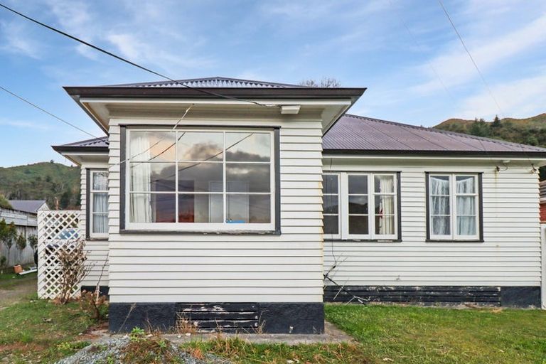 Photo of property in 11 Toomath Street, Naenae, Lower Hutt, 5011