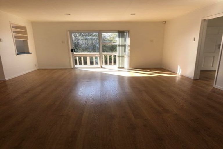 Photo of property in 1/84 Greenslade Crescent, Northcote, Auckland, 0627