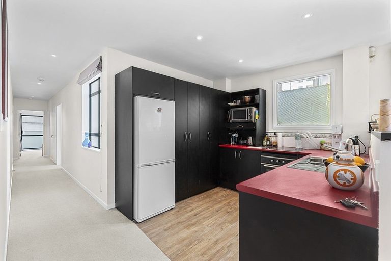 Photo of property in Royal Regal Apartments, 2/50 Cambridge Terrace, Te Aro, Wellington, 6011