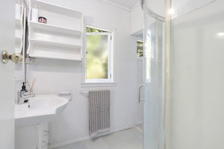 Photo of property in 184 Atkinson Road, Titirangi, Auckland, 0604