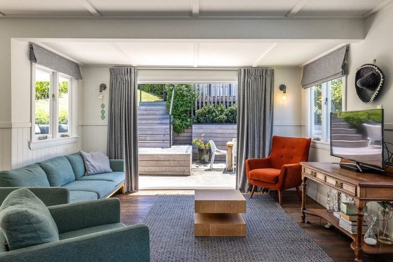 Photo of property in 70 Queens Drive, Oneroa, Waiheke Island, 1081