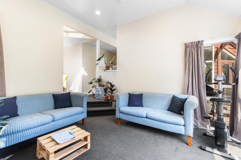Photo of property in 8 Mackinnon Terrace, Sunshine Bay, Queenstown, 9300