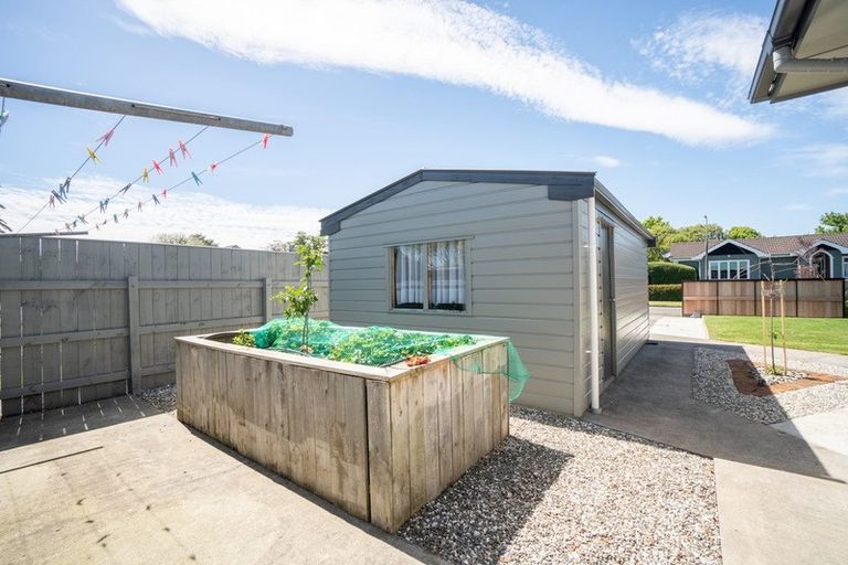 Photo of property in 2 Chester Crescent, West End, Palmerston North, 4410