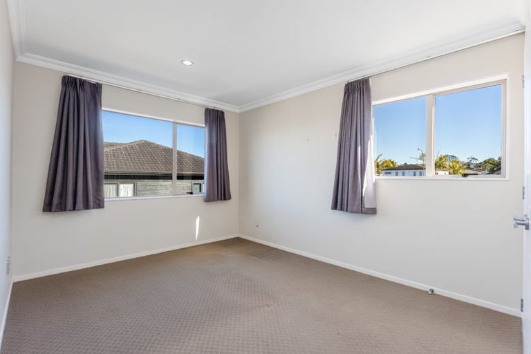 Photo of property in 11 Tekapo Rise, Fairview Heights, Auckland, 0632