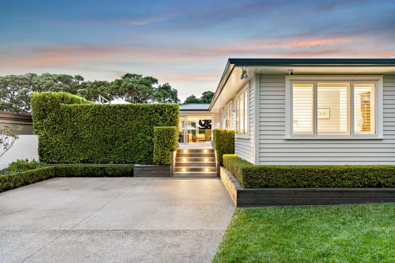 Photo of property in 21 Heath Avenue, Northcote, Auckland, 0627