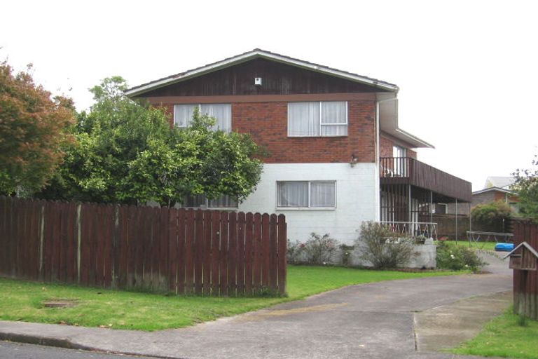 Photo of property in 104 Colwill Road, Massey, Auckland, 0614