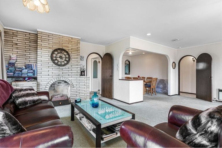 Photo of property in 3/2 Beach Road, Castor Bay, Auckland, 0620