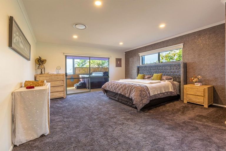 Photo of property in 6 Hogarth Rise, West Harbour, Auckland, 0618