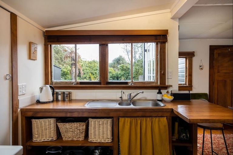 Photo of property in 46 Fox Street, Opunake, 4616