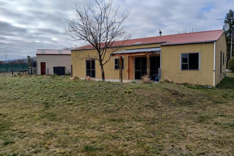 Photo of property in 35 Lauder-omakau Road, Omakau, 9376