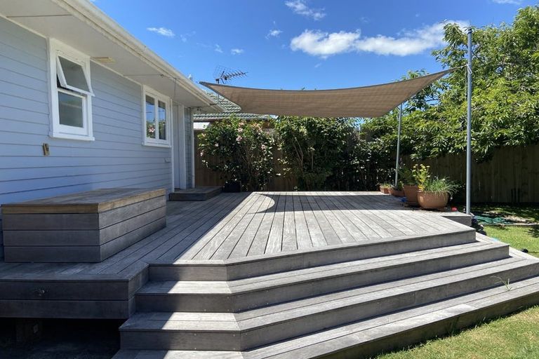 Photo of property in 14 Hereford Street, Te Atatu Peninsula, Auckland, 0610