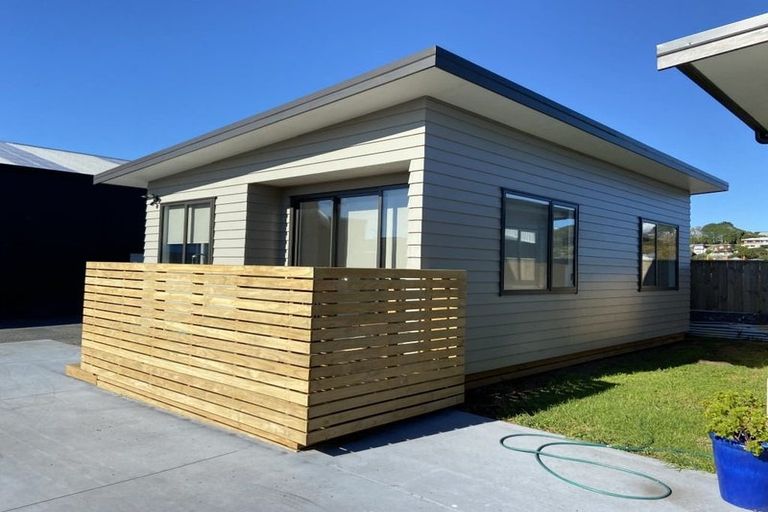 Photo of property in 33 Belt Road, Moturoa, New Plymouth, 4310