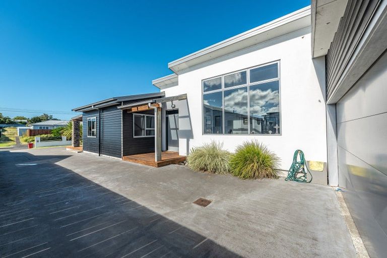 Photo of property in 3 Kamahi Street, Castlecliff, Whanganui, 4501