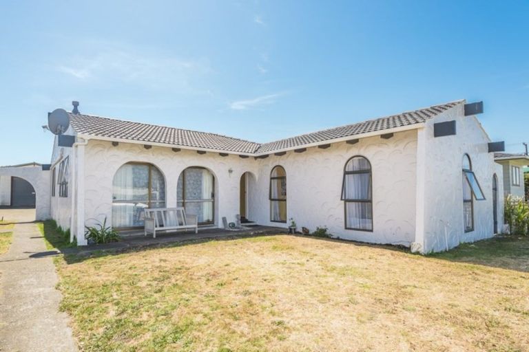 Photo of property in 104 Hinau Street, Castlecliff, Whanganui, 4501