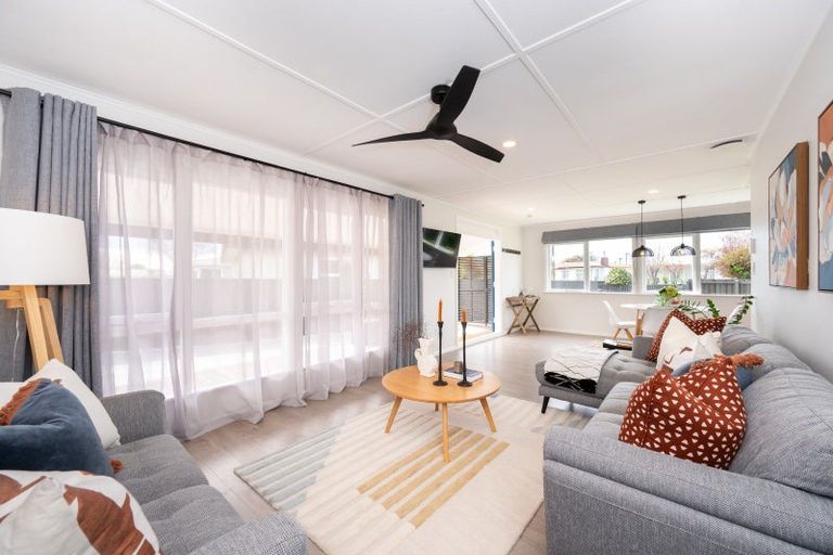 Photo of property in 17 Lipscombe Crescent, Havelock North, 4130