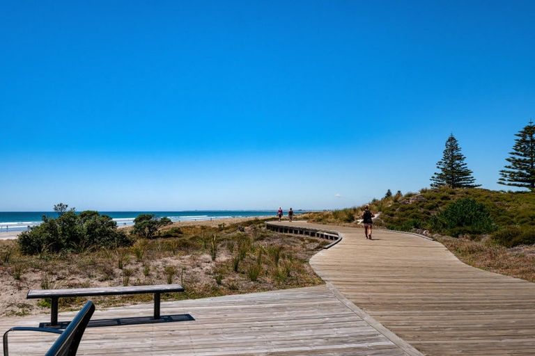 Photo of property in 93 Marine Parade, Mount Maunganui, 3116