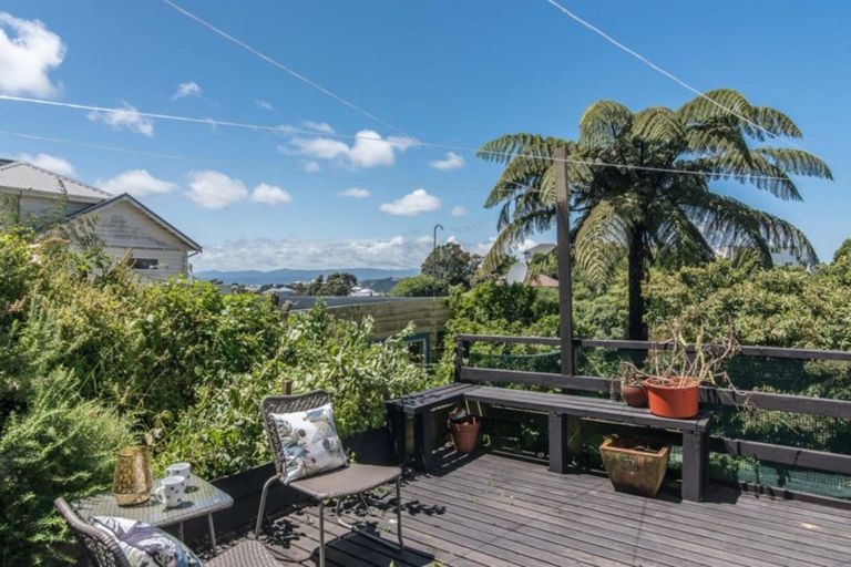 Photo of property in 1/12 Norna Crescent, Kelburn, Wellington, 6012