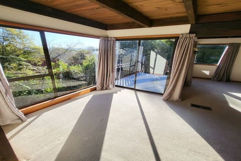 Photo of property in 7 Francis Bell Grove, Lowry Bay, Lower Hutt, 5013