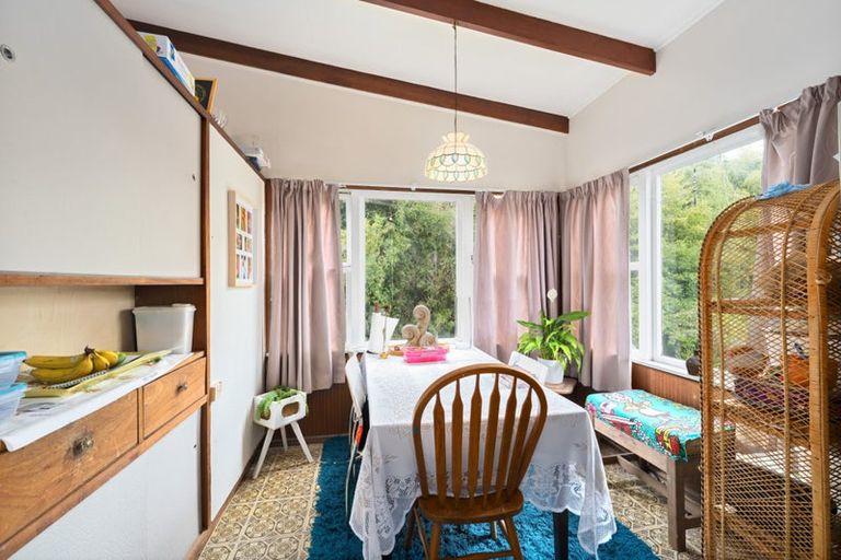 Photo of property in 64 Sylvan Crescent, Te Atatu South, Auckland, 0610