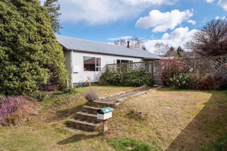 Photo of property in 35-35a Remarkables Crescent, Frankton, Queenstown, 9300