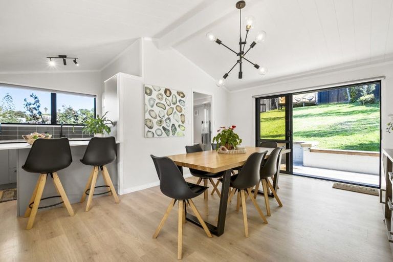 Photo of property in 22 Maori Hut Road, Red Beach, 0932