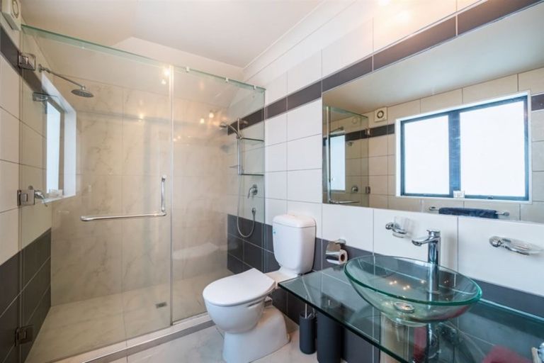 Photo of property in 34a Seaview Road, Castor Bay, Auckland, 0620