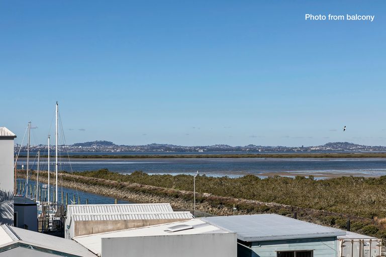 Photo of property in 11k Clearwater Cove, West Harbour, Auckland, 0618