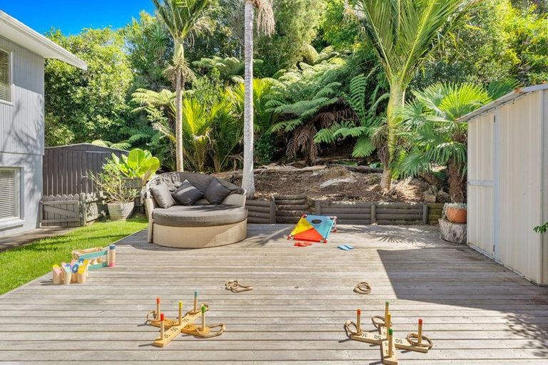 Photo of property in 15 Reynolds Place, Torbay, Auckland, 0630