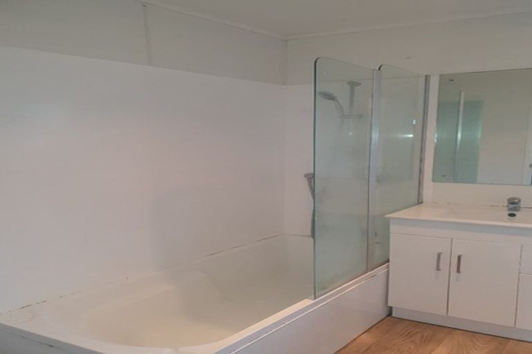 Photo of property in 2/22 Darnell Crescent, Clover Park, Auckland, 2019