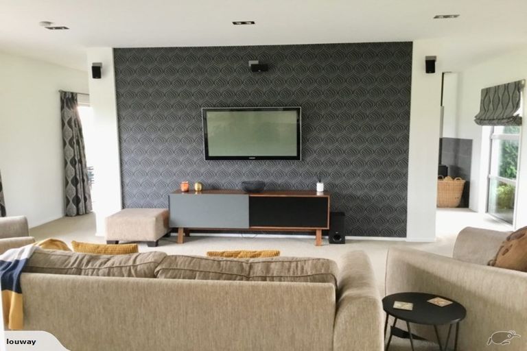 Photo of property in 10 Landsborough Drive, Darfield, 7571