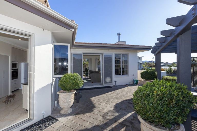 Photo of property in 136 Renown Road, Raumati South, Paraparaumu, 5032