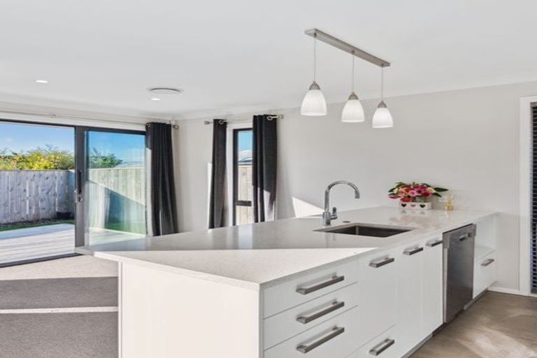 Photo of property in 5 Pohe Street, Waikanae, 5036