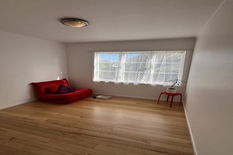 Photo of property in 32 Essex Street, Te Atatu South, Auckland, 0610