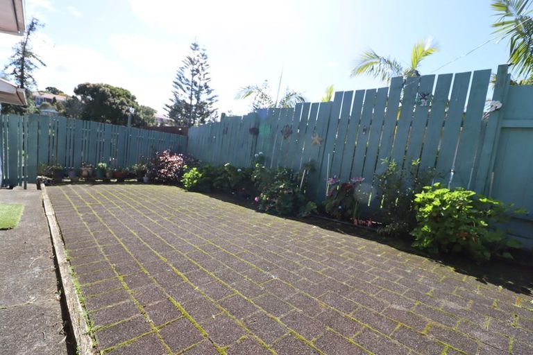Photo of property in 2/81 Seabrook Avenue, New Lynn, Auckland, 0600
