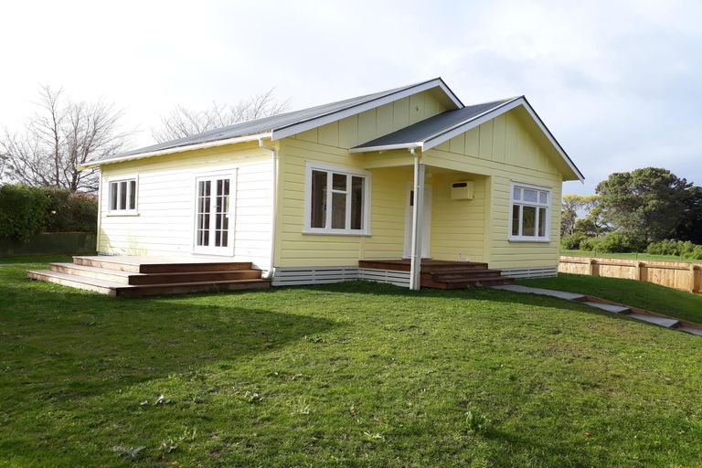 Photo of property in 1 Frood Street, Bulls, 4818