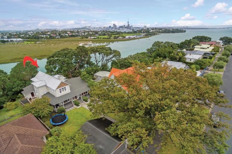 Photo of property in 69 Ngataringa Road, Devonport, Auckland, 0624