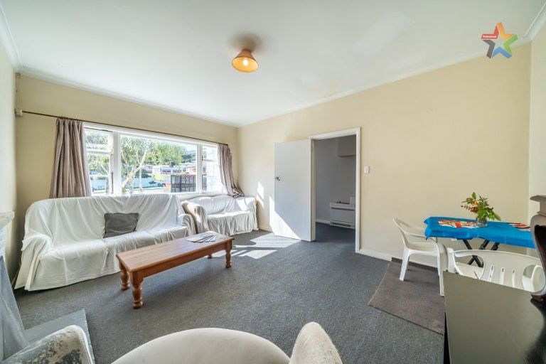 Photo of property in 88 Stokes Valley Road, Stokes Valley, Lower Hutt, 5019