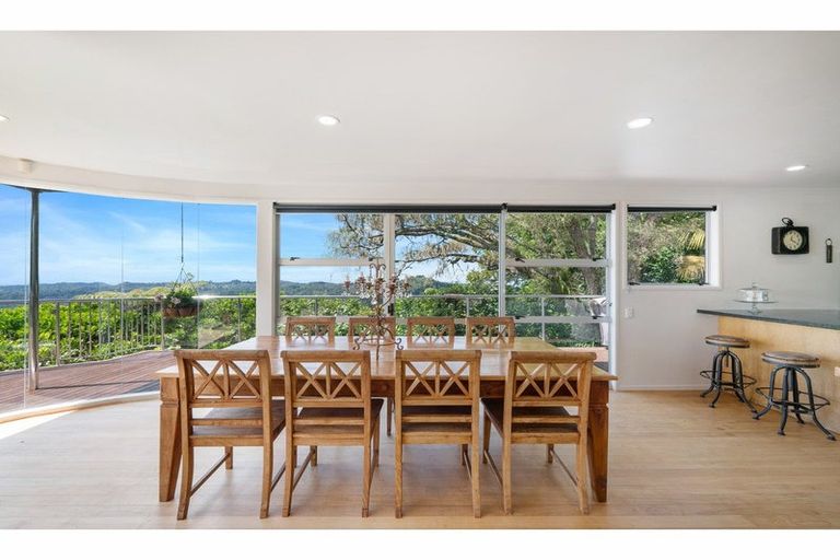 Photo of property in 854 West Coast Road, Waiatarua, Auckland, 0604