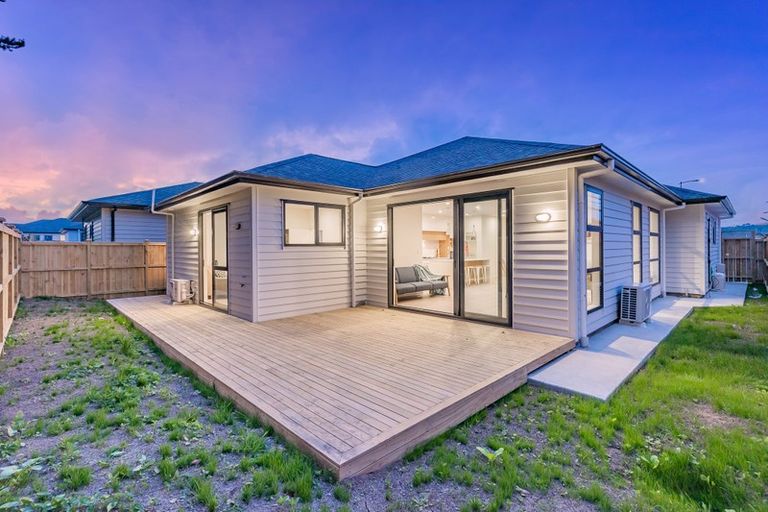 Photo of property in 20 Konoba Avenue, Kumeu, 0810