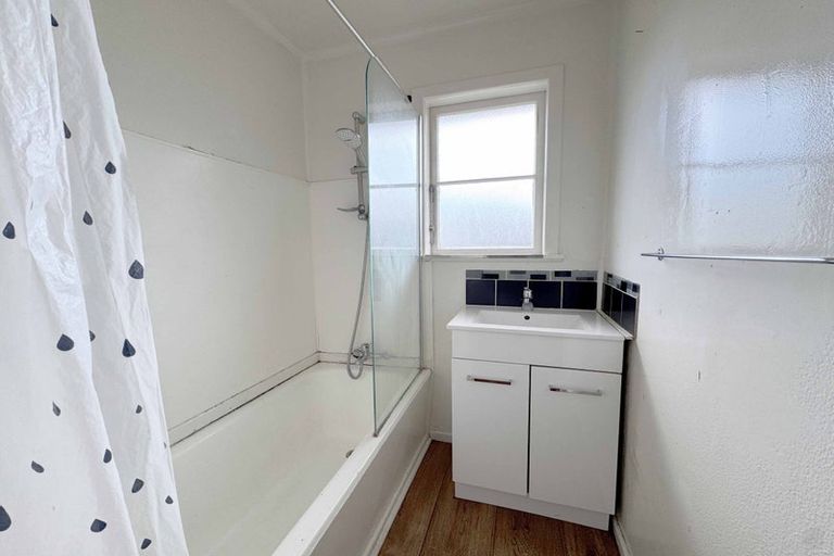 Photo of property in 2/34 Royton Avenue, Mangere East, Auckland, 2024