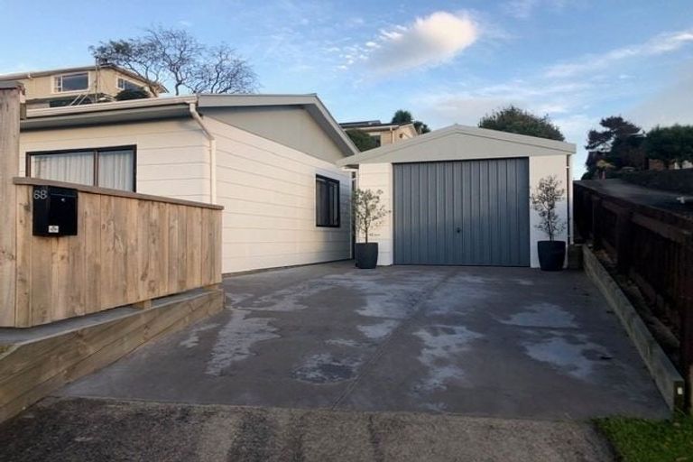 Photo of property in 68 Waiwaka Terrace, Strandon, New Plymouth, 4312