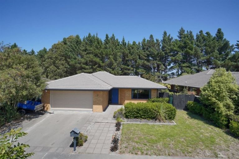 Photo of property in 15 Amoka Crescent, Parklands, Christchurch, 8083