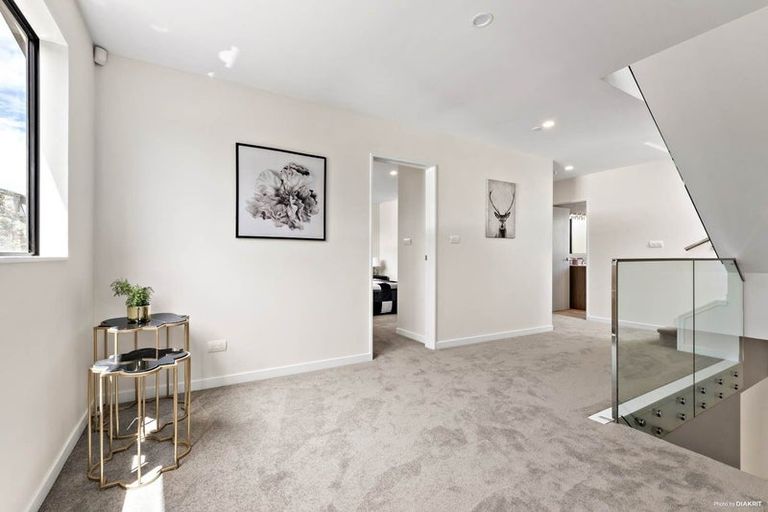 Photo of property in 37b Kingdale Road, Henderson, Auckland, 0610