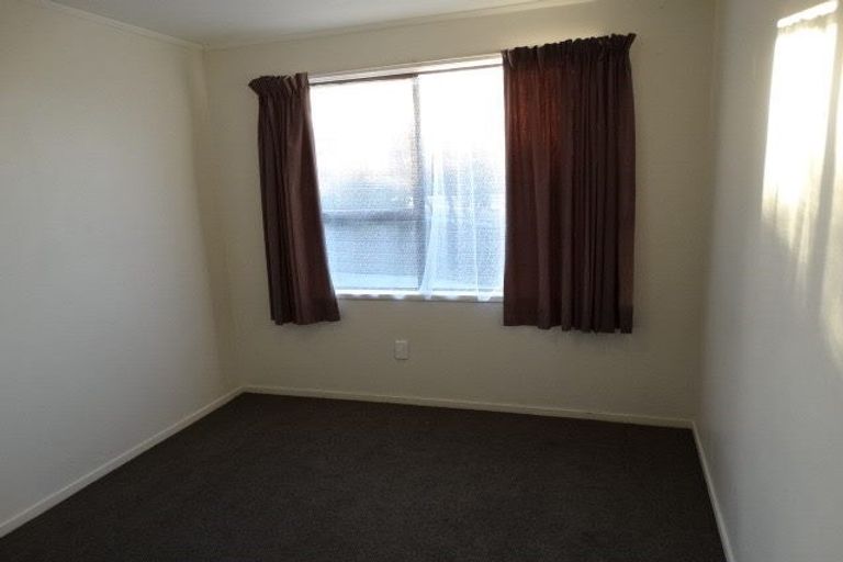 Photo of property in 28 Beauchamp Drive, Massey, Auckland, 0614